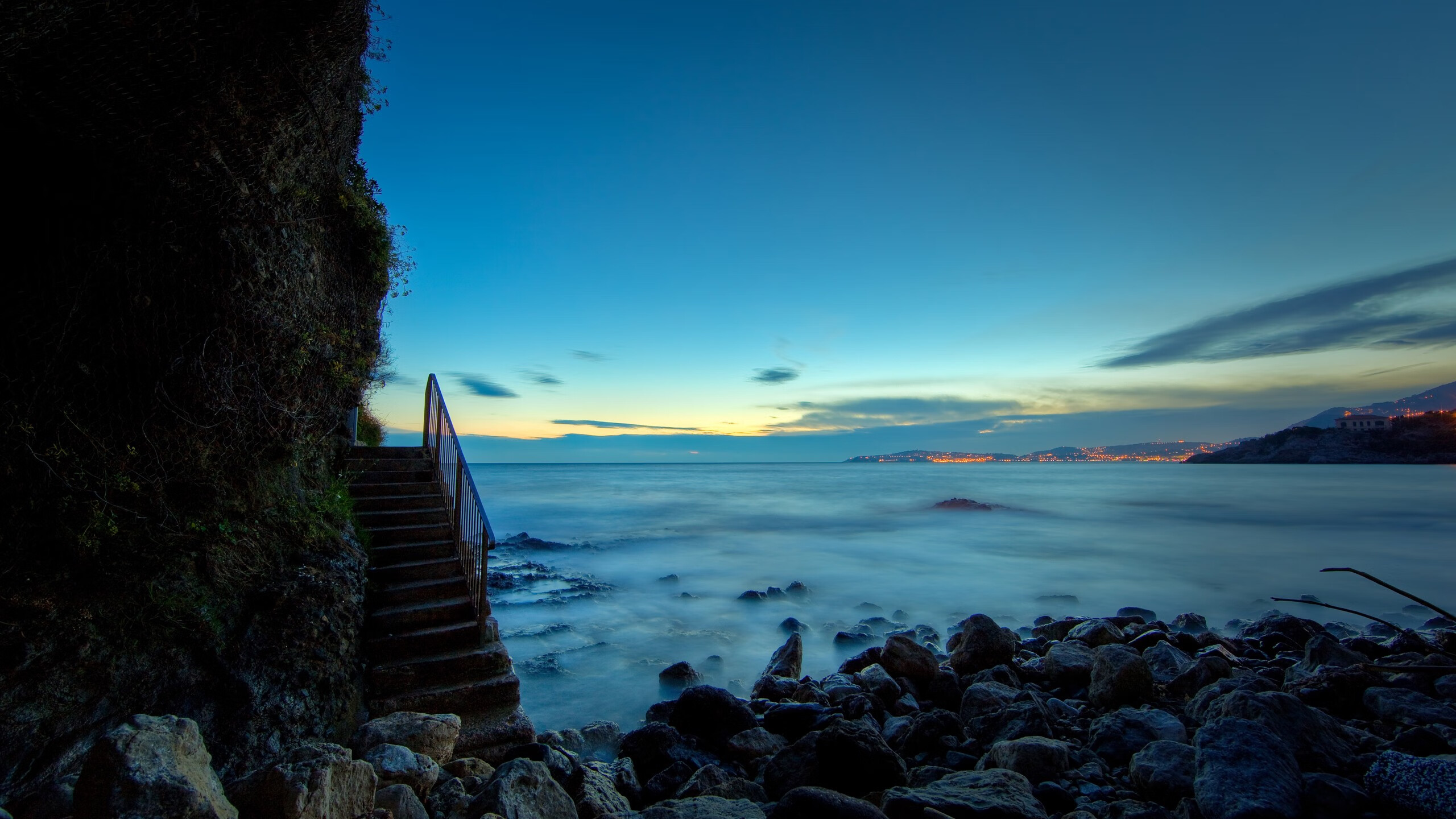 加强青少年体育素质,普及篮球训练课程与讲座,青少年篮球体能训练的重点内容