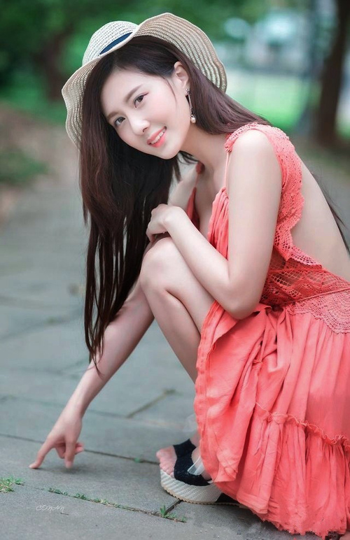 足球赛场上一场激烈对决,实力悬殊引发热议,足球场景对抗