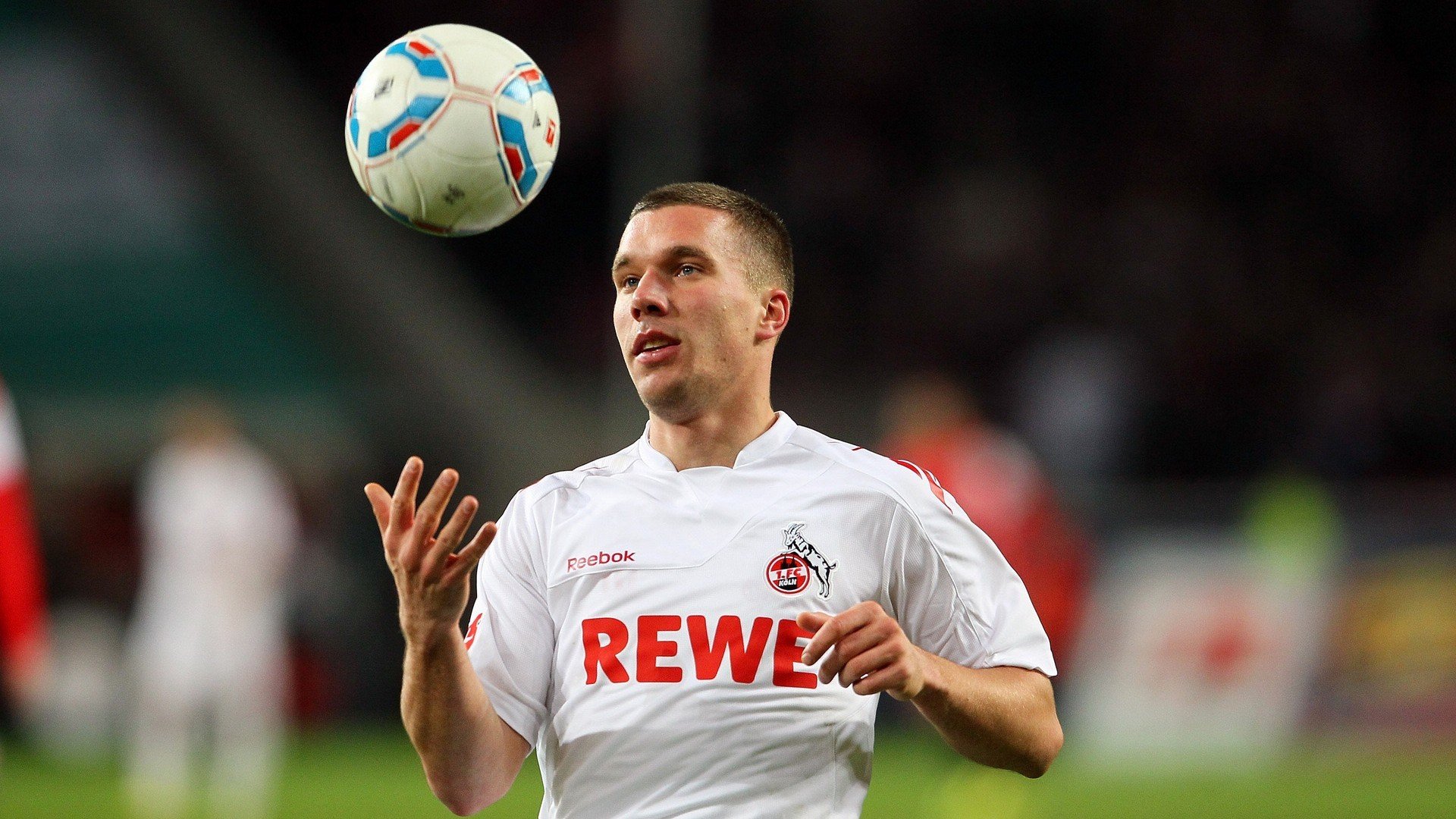 足球文化建设缺乏系统规划与推动，足球文化的内容体系